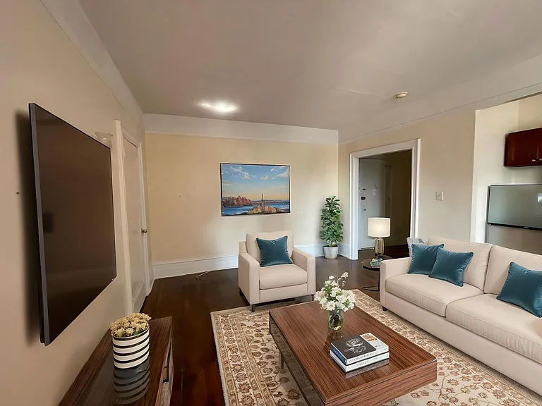 Sevilla Grande - Renovated Units at Journal Square Path — Photo 9