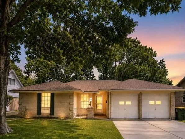 2707 Livingston Dr, Pearland, TX 77584