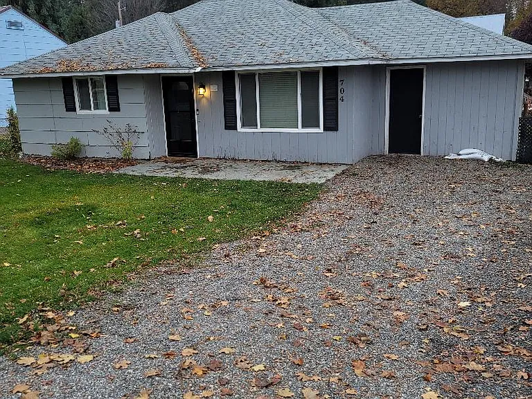 704 S Cedar St — Photo 1