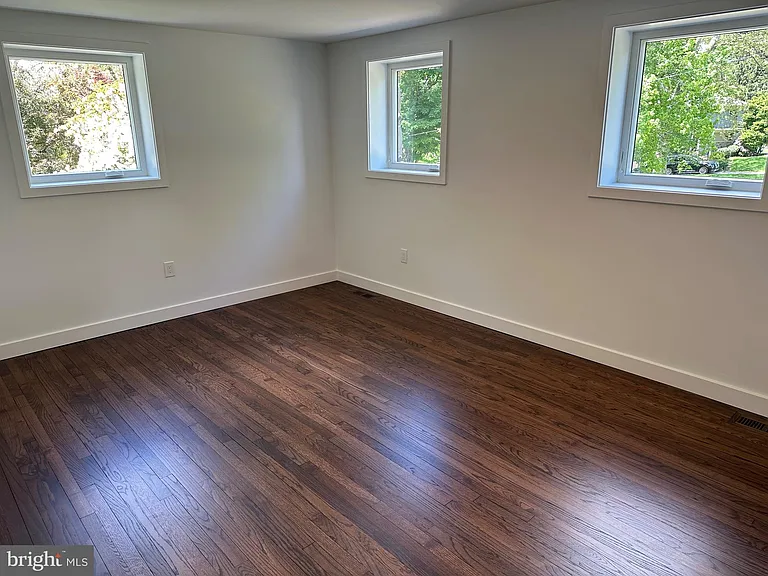 713 Woodfield Rd — Photo 26