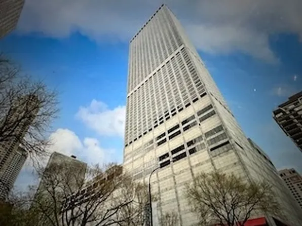 180 E Pearson St APT 3703, Chicago, IL 60611