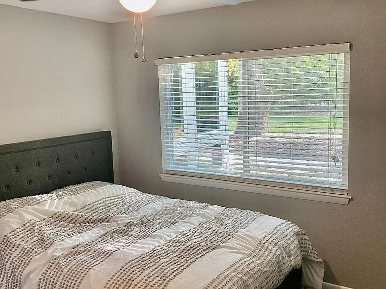 2nd Bedroom 10' 3" x 10' 7"