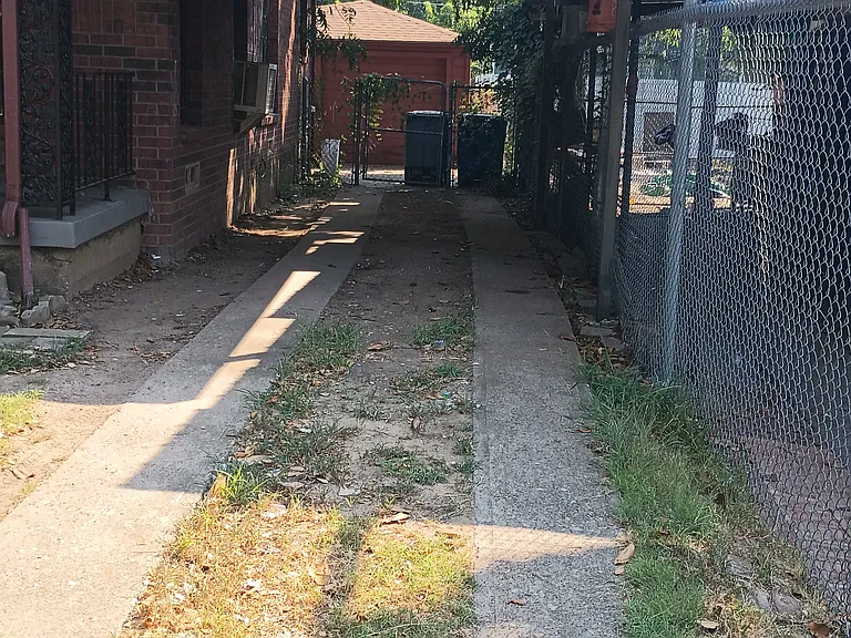 3717 Myrtle St — Photo 2
