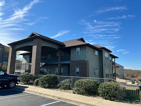 9 Bermuda Dr #4