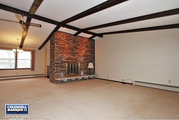 Living room/Dining area