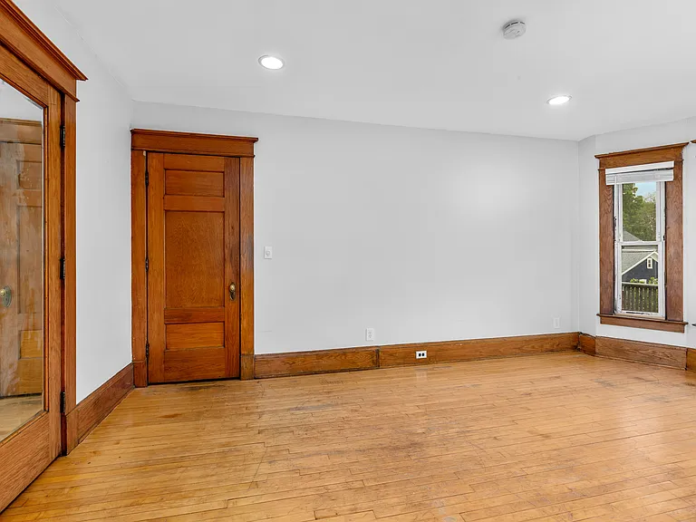 517 Livingston Ave NE #2 — Photo 4