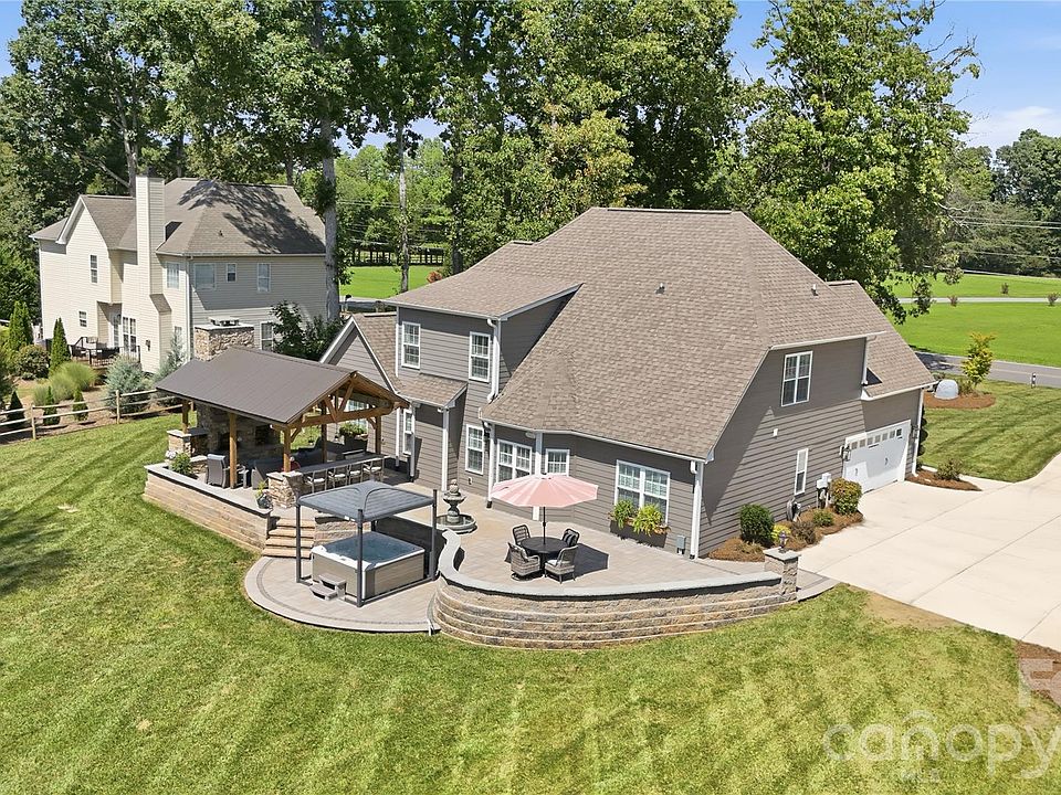 1st image of 304 Stutts Rd #451