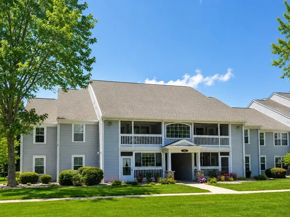 12536 Saint Andrews Way, Fenton, MI 48430