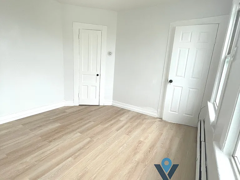 14 Crown St #2E — Photo 10
