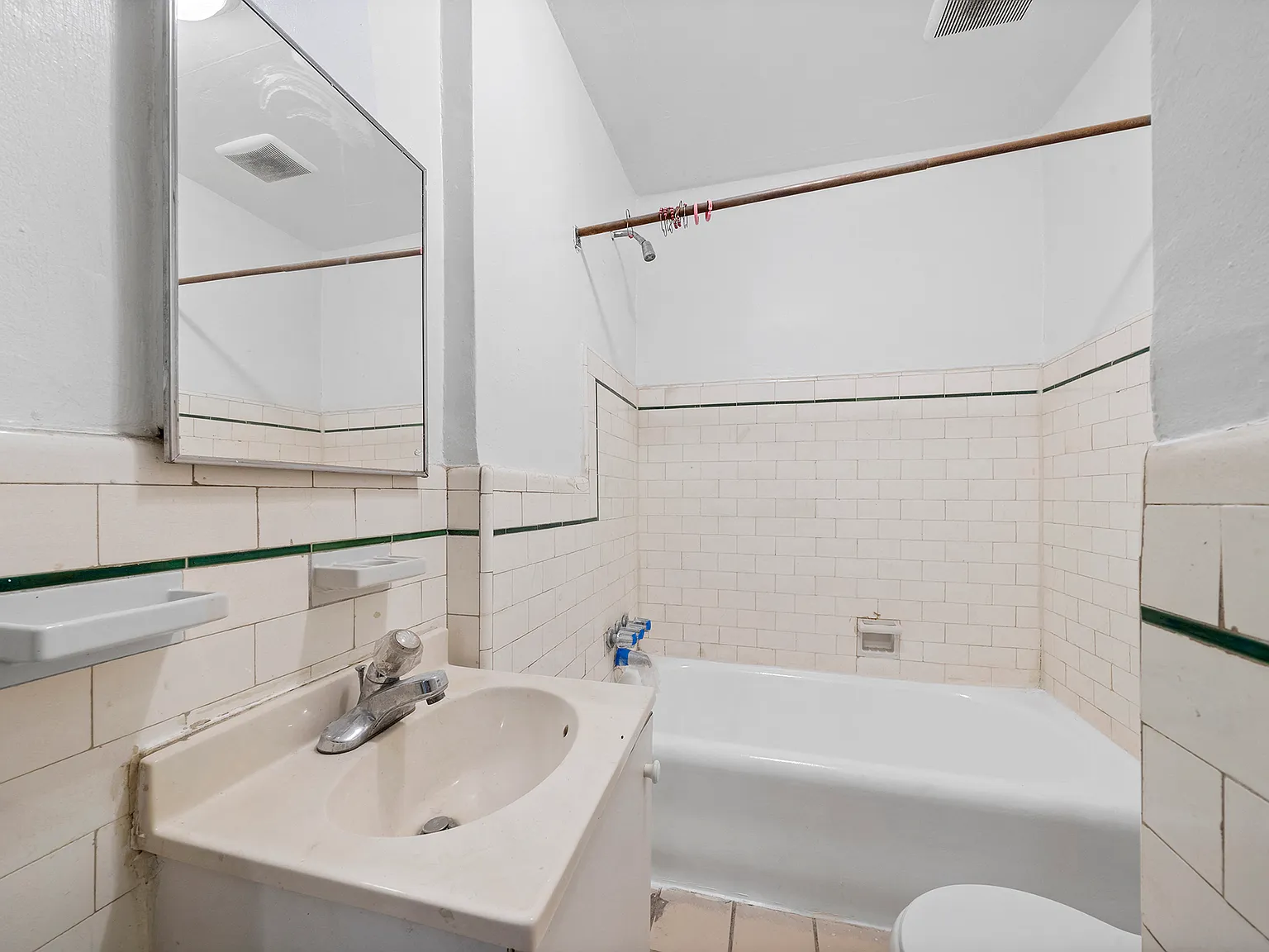 Avondale Apartments — Photo 3