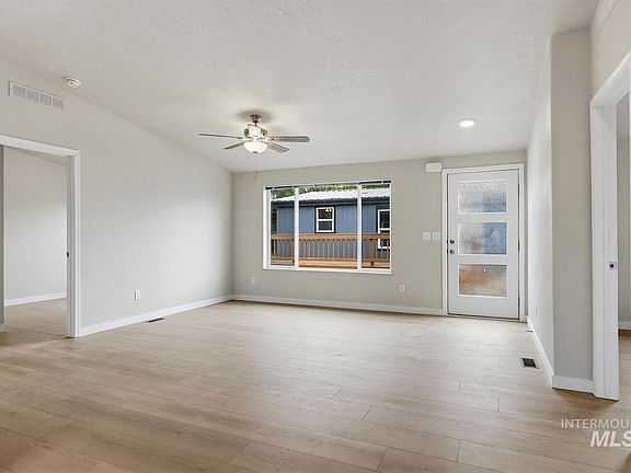 5th image of 166 1st St N