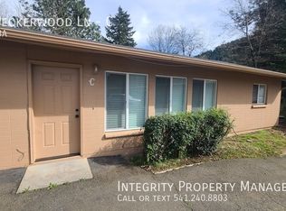 157 Peckerwood Ln #C, Grants Pass, OR 97527