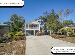 105 SW 11th St, Oak Island, NC 28465