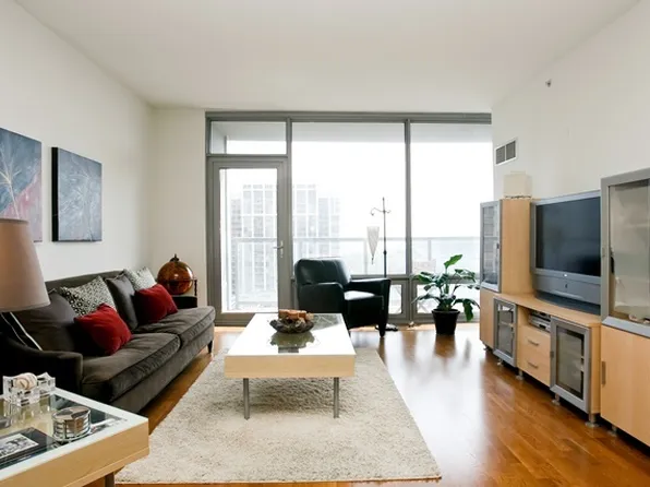 100 E 14th St APT 1113, Chicago, IL 60605