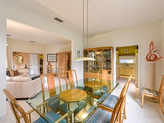 3rd image of 5107 Redbriar Ct