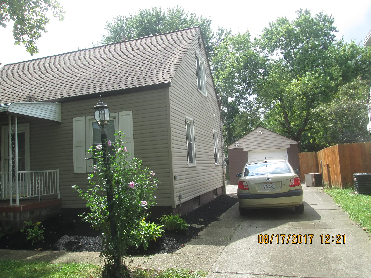 3 bed, 1065 sqft, $1,400 — Photo 2