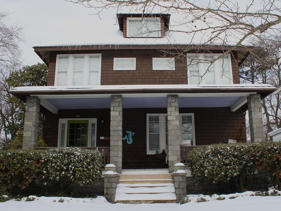 1st image of 220 E 41st St