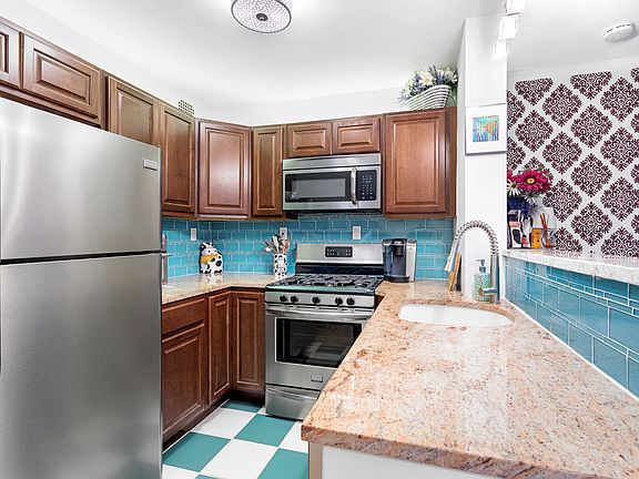 4th image of 229 E 28th St APT 2-K