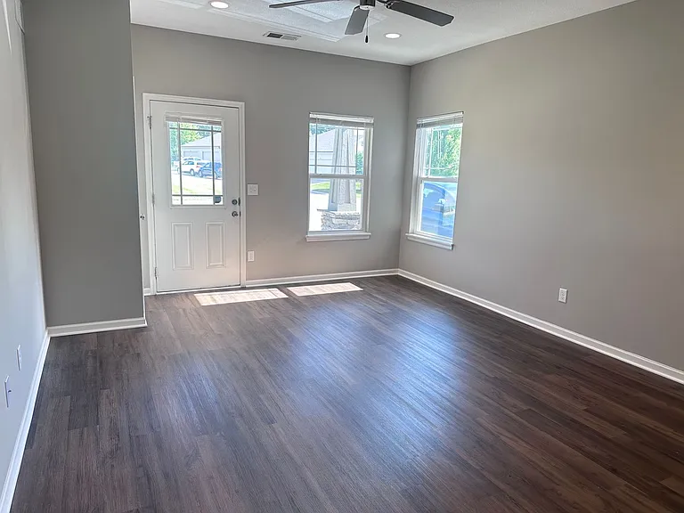 509 SE Maple Dr — Photo 6