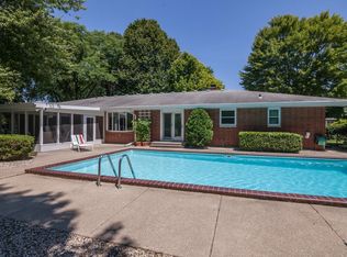 1100 Longfellow Dr, Oconomowoc, WI 53066