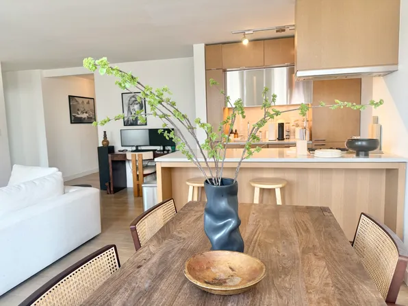 225 Rector Pl, New York, NY