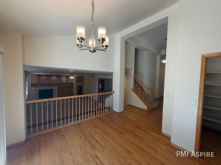 1424 Wildrose Dr — Photo 8