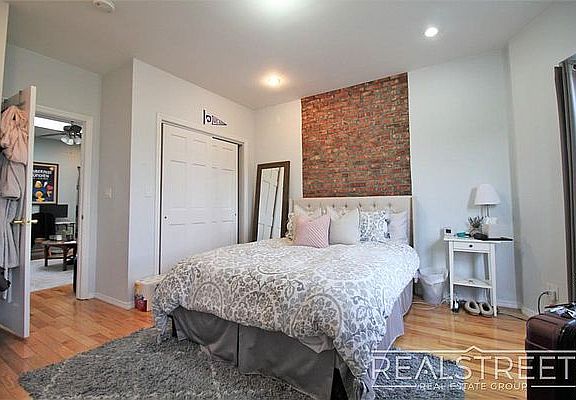 4th image of 168 7th Ave APT 4