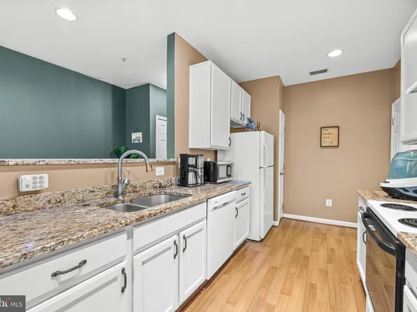 16 Hawk Rise Ln #204, Owings Mills, MD 21117