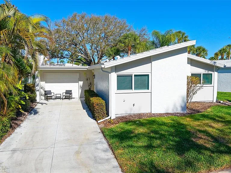 131 Whispering Sands Cir #V-33 — Photo 3