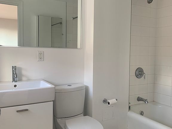 3rd image of 400 E 57th St APT 17O