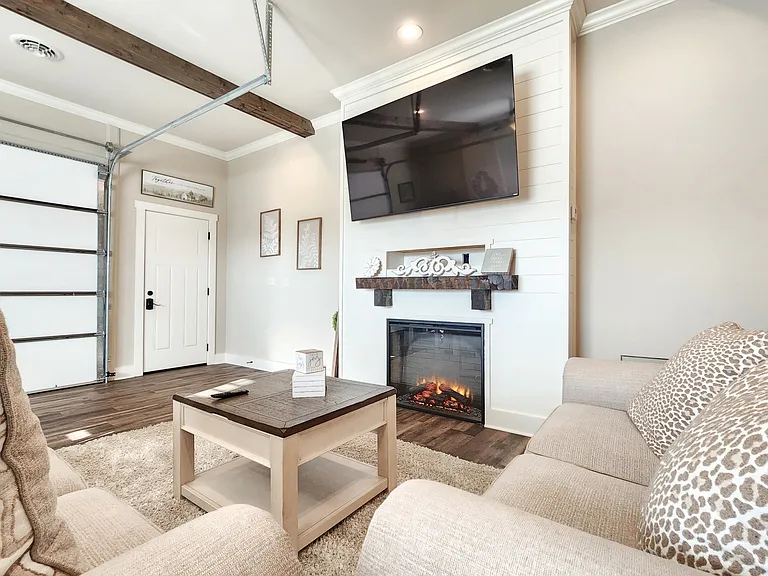 250 Horn Ln #1 — Photo 3