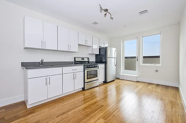 Rented by Level Group | media 19