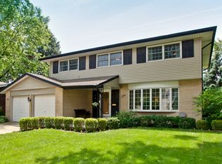 1117 E Greenwood Dr, Mount Prospect, IL