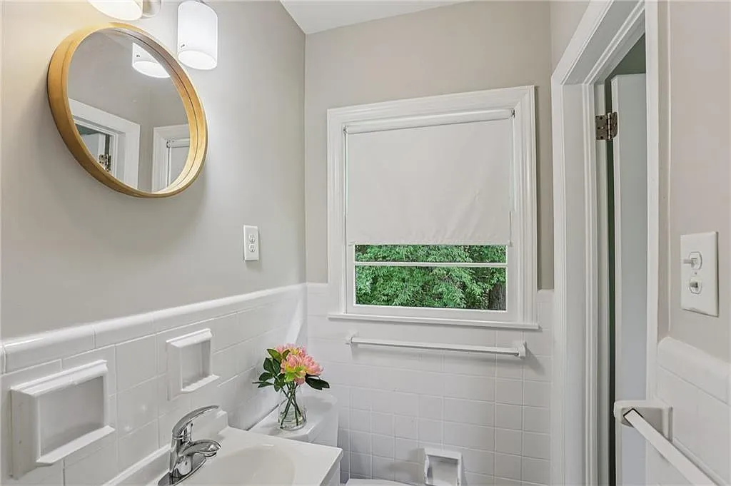 3 bed, 2.0 bath, 1252 sqft, $3,200 — Photo 3