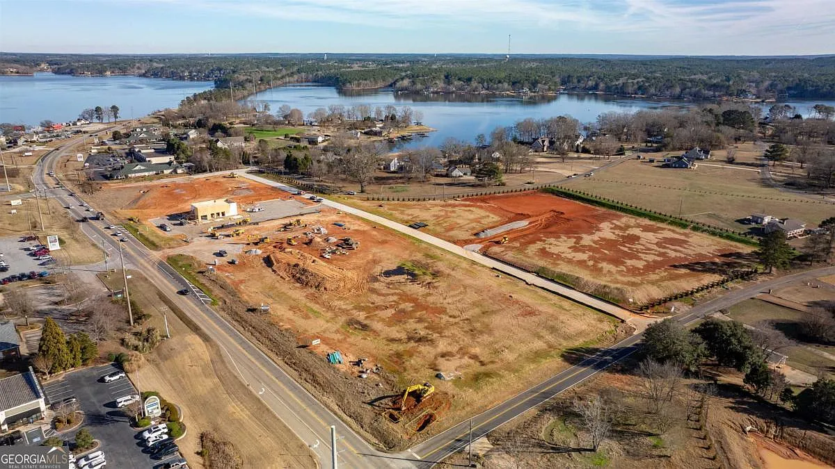 105 Thunder Pointe Dr photo 1