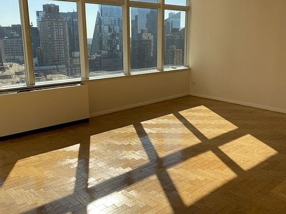 3rd image of 160 W 66th St #21HA