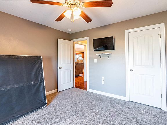 4th image of 44 Onyx Dr