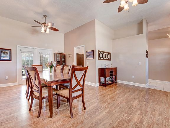 5th image of 310 Carmel Dr