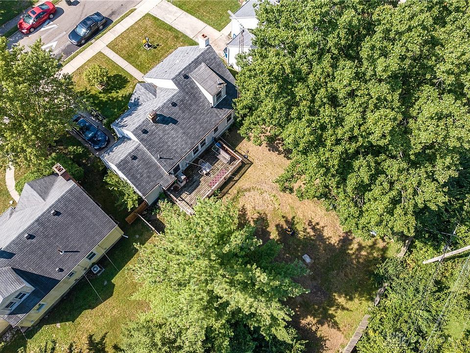2nd image of 219 Ashwood Ave