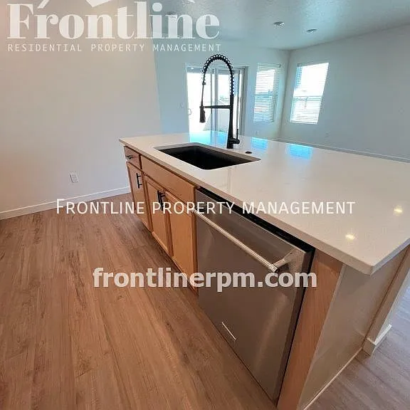 4360 S Redwater Ave — Photo 12