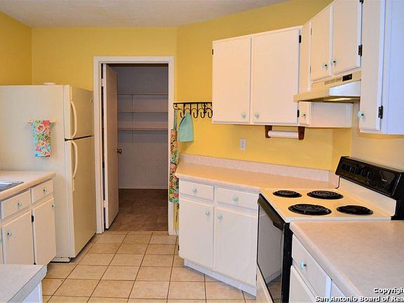 4th image of 15419 Legend Springs Dr