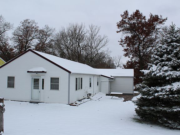 2nd image of 221 Lovell St