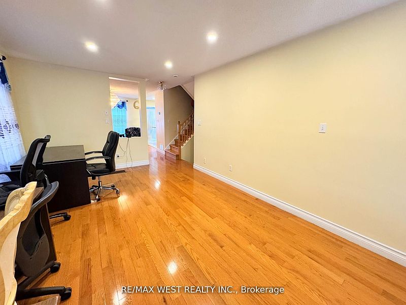 Brampton House for rent - 4 Bedrooms — photo 6
