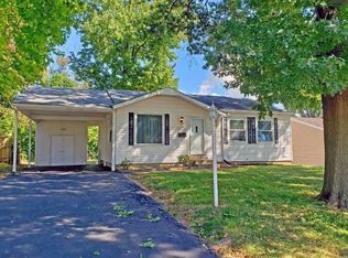 12118 Parkwood Pl, Maryland Heights, MO 63043