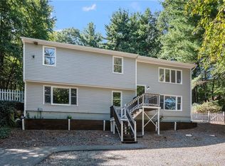 976 Knotty Oak Rd, Coventry, RI 02816