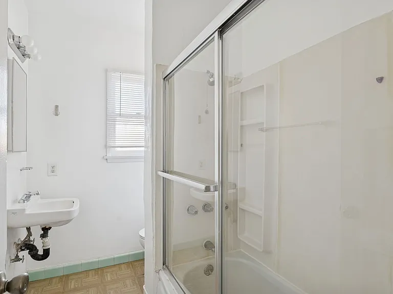 2032 Delaware Ave #2032A — Photo 13
