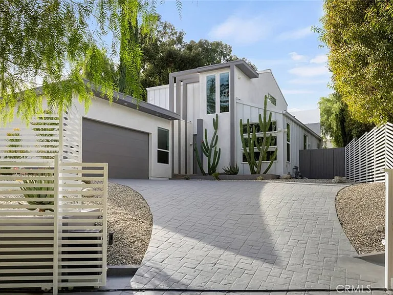 4731 Topanga Canyon Blvd — Photo 1