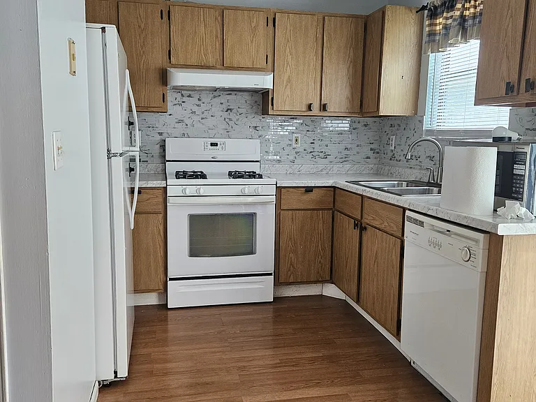 1001 Syracuse Ln — Photo 12