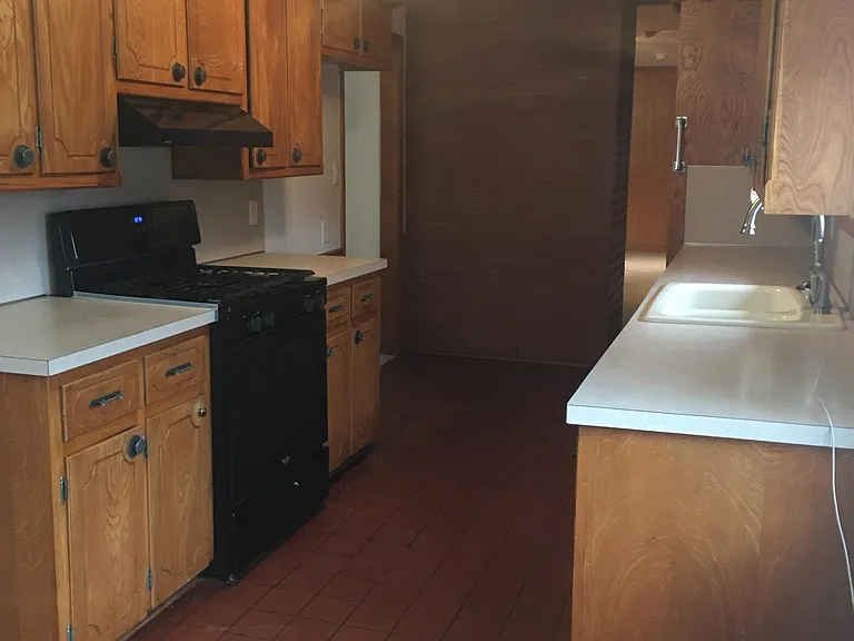 2721 Jefferson St — Photo 16