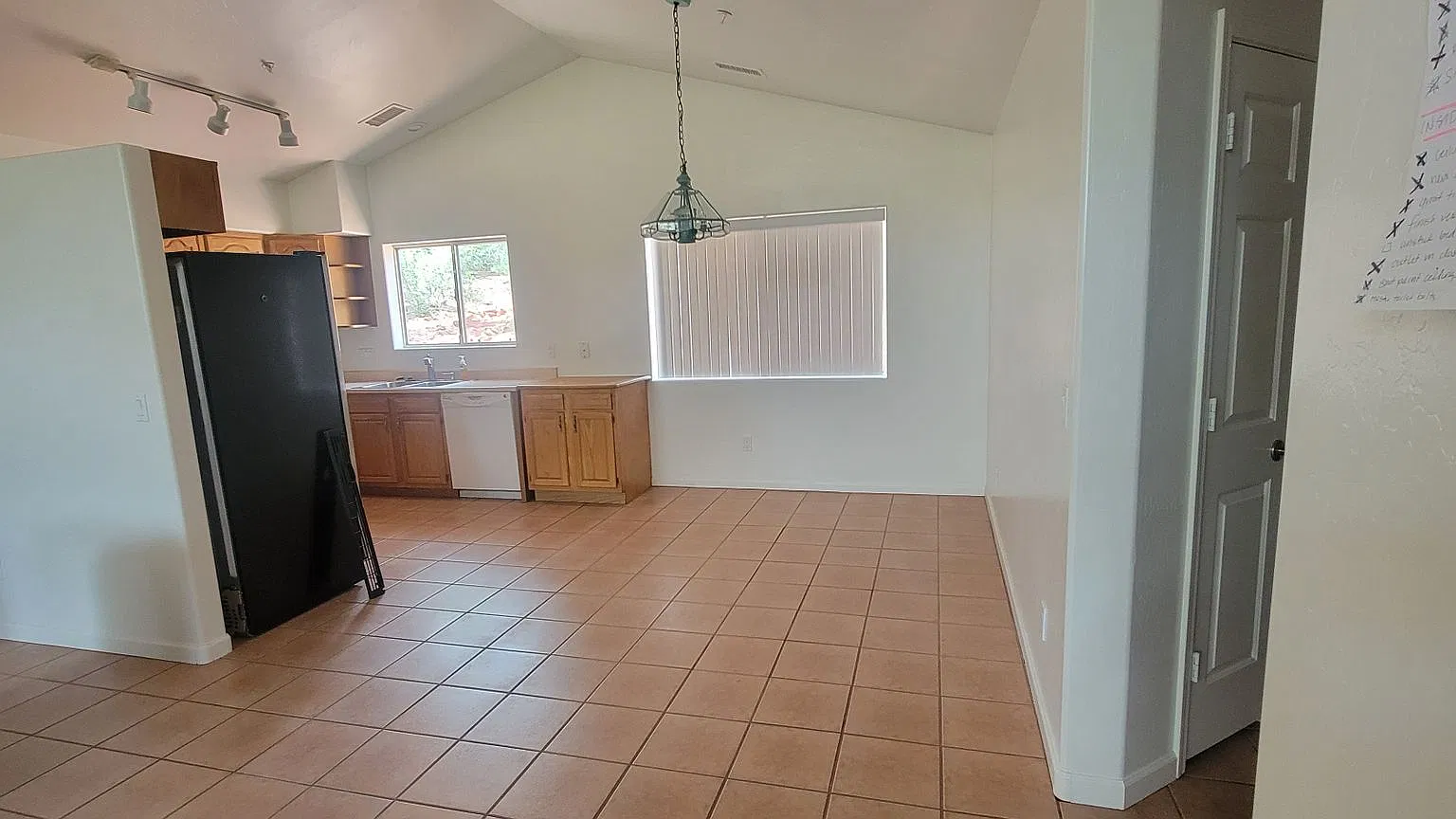 Unfurnished, 1-year long-term rental — Photo 3